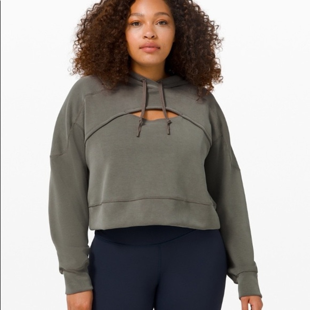 lululemon get centered cropped hoodie